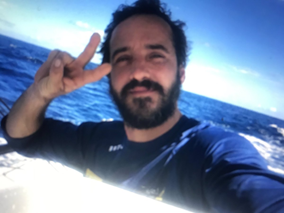 besnier_tvr's tweet photo. Bravo pour la détermination du #Malouin @LouisBurtonOff sur @bureauvallee qui fait une superbe remontée pour pointer ce mercredi à la 3eme place du @VendeeGlobe Le point sur @TVR35 avec @arnobenchetrit #GOLouis #Fierté @VilleSaintMalo https://t.co/Bm5bghbE3g