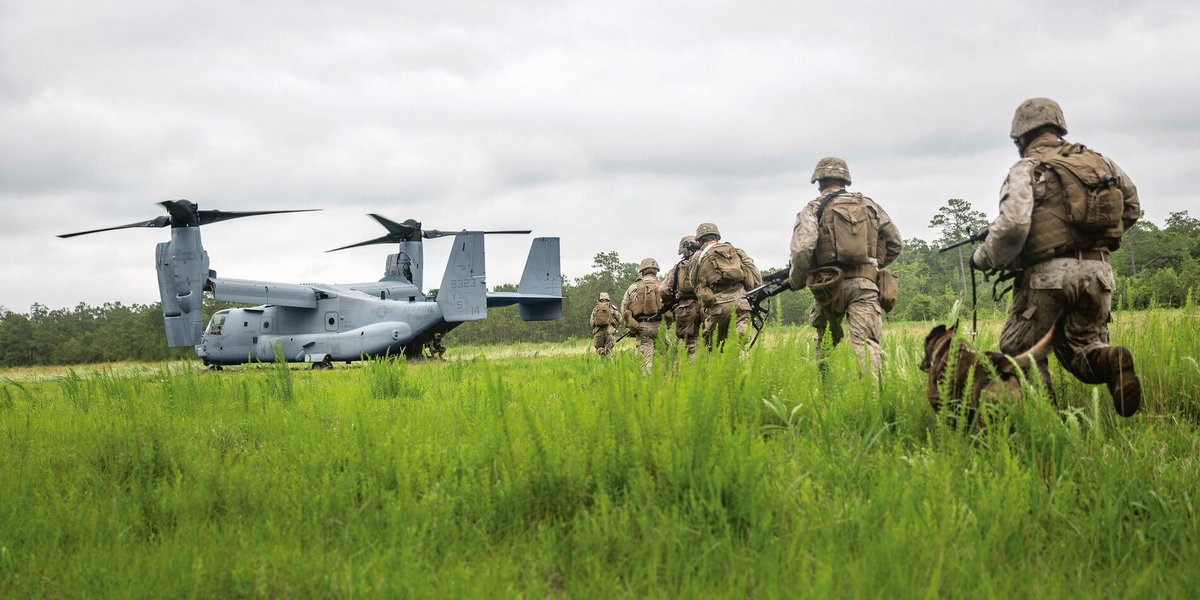 RAF_Luton's tweet image. BREAKING: Super Army Soldiers return to their Chinook (which wasn't stuck in mud) after searching for a man not wearing a facemask who was over 9 miles from his home! 3422 warning shots were fired and the man was issued with a facemask #COVID19 #coronavirus #Covid19UK #lockdownuk