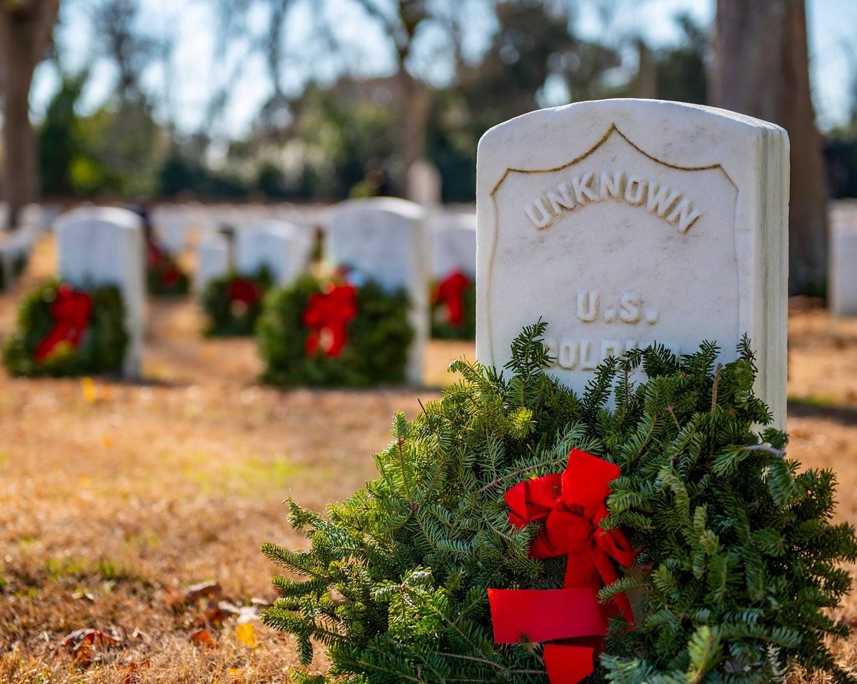WreathsAcross's tweet photo. Thank you. For always keeping our veterans in your hearts and your minds. #RememberHonorTeach https://t.co/cyt8zJuOjq