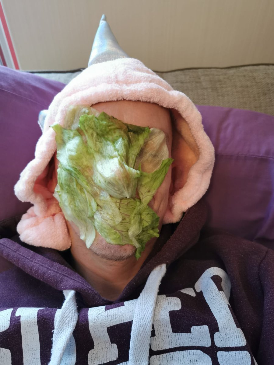 justdavegg's tweet photo. Ellie's 'relaxing' face mask! #familyfun #dadlife #beautiful #readytostream https://t.co/zc7SL0FUfg