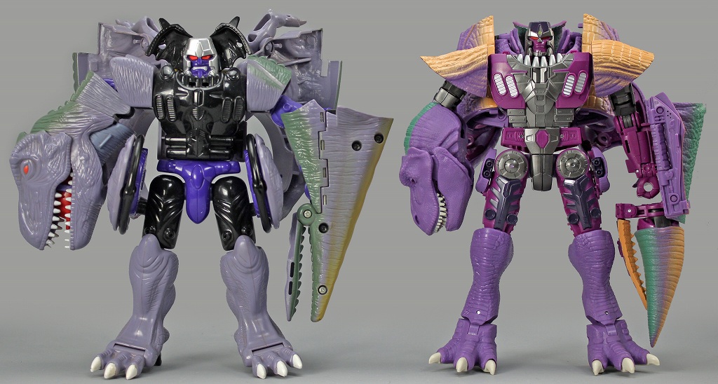 Ishikawa_sunday's tweet photo. ビーストウォーズ「D-1 メガトロン」（左）と
KINGDOM「WFC-K10 MEGATRON（BEAST）」（右）

キングダム版はちょっと苦手なタイプかもしれない
軟質のガワが落ち着かない・・・
あと恐竜頭はMPみたいな造形がよかったなあ
今はこういう感じの説なのかな https://t.co/UgJSF2FTuC