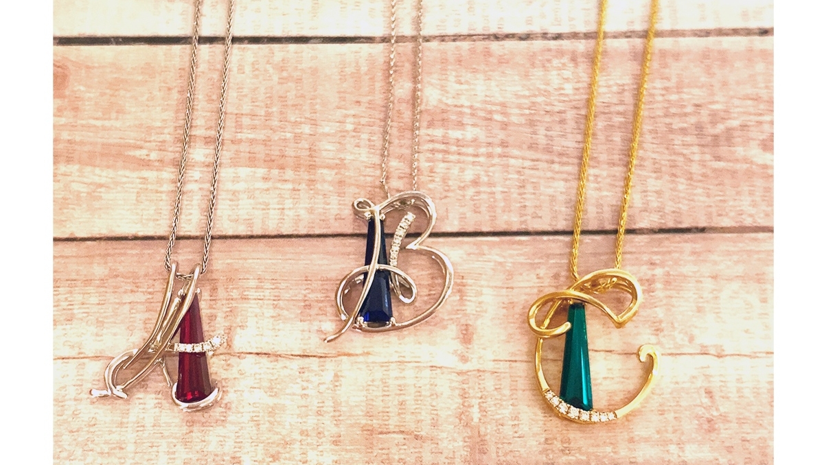 ChathamGemstone's tweet photo. The @chathamgems Initial Collection is a personalized way to celebrate your special someone.

Each #chathamlabgrownpendant has been stylized to represent her individual and unique personality. #givethegiftoflabgrown #labgrowngiftideas #chathamgemslabgrowndiamonds #chathamgems https://t.co/W2rejvFEi9