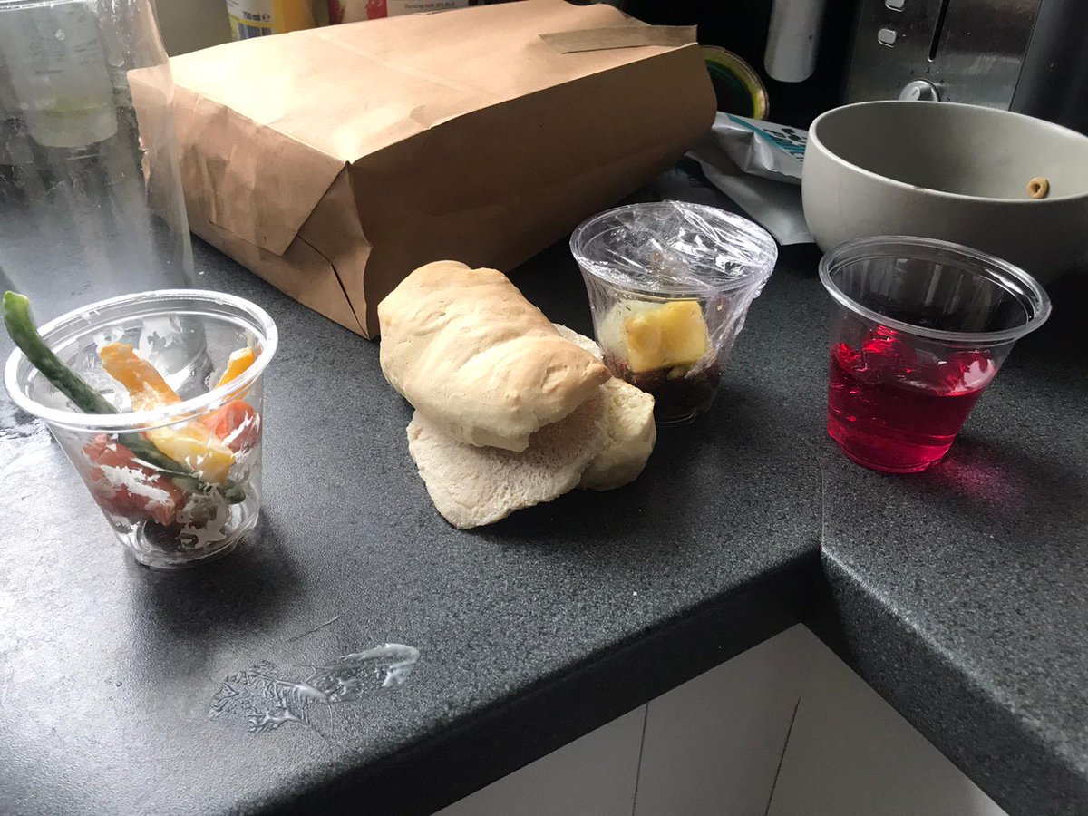 UniversallyCha2's tweet photo. @letstalkcentral Let's hope we aren't still having to stay at home. Meagre offerings for the #FreeSchoolMeals from Central  Bedfordshire council suppliers. A 7 year olds 'lunch' today. #disappointed and #Disgusting https://t.co/AkMe7sHclD
