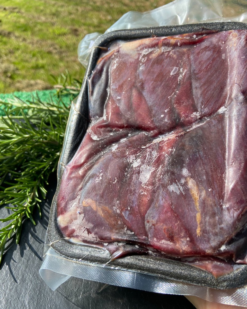 𝐏𝐈𝐆𝐄𝐎𝐍 𝐁𝐑𝐄𝐀𝐒𝐓 🇬🇧

Available year round, Pigeon is a dark and rich meat that is ideal for pan frying. Perfect when served with crispy Bacon, Black Pudding and Salad. 

To order your delicious local game, head on over to our website 🙌