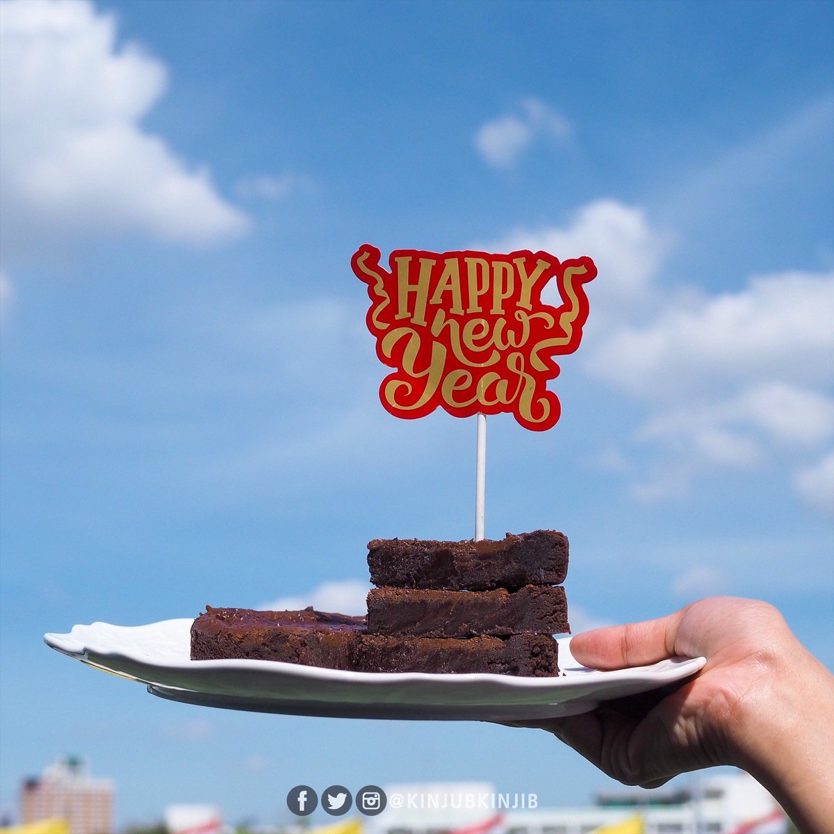 kinjubkinjib's tweet photo. 🌟April’s bakery เจ้าแม่ขนมนมเนย เค้าออก Brownie Crunchy ตัวใหม่มาคือดีมากกก
🍫บราวนี่มีความแน่นหนึบ ไม่ร่วนแป้ง มีความครั้นชี่เมล็ดมอลต์กรุบๆแค่ 239฿
📣สั่งมาเป็นเค้ก HBD แบบเก๋ได้เลยนะ สั่งผ่าน line: @aprilbakery ได้เลย
@aroii #อร่อยบอกต่อ https://t.co/QY671hajta