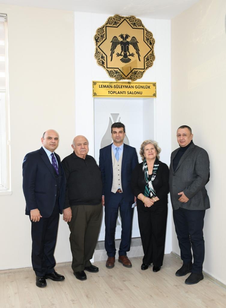 MilasMEm's tweet photo. Milas Kaymakamımız Sayın Eren ARSLAN, Milli Eğitim Müdürümüz Sayın @isabal80 , hayırseverlerimiz Leman ve Süleyman GÜNLÜK ile oğulları @mehmetgunluk tarafından; Leman-Süleyman GÜNLÜK Toplantı Salonu açılışı yapıldı. @erenartvinli @TCMilasKaymakam @mugla_mem @ziyaselcuk @tcmeb https://t.co/rraV6zGXFd
