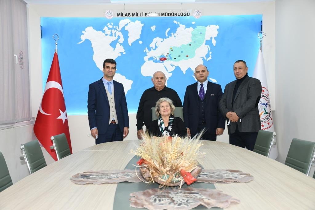 MilasMEm's tweet photo. Milas Kaymakamımız Sayın Eren ARSLAN, Milli Eğitim Müdürümüz Sayın @isabal80 , hayırseverlerimiz Leman ve Süleyman GÜNLÜK ile oğulları @mehmetgunluk tarafından; Leman-Süleyman GÜNLÜK Toplantı Salonu açılışı yapıldı. @erenartvinli @TCMilasKaymakam @mugla_mem @ziyaselcuk @tcmeb https://t.co/rraV6zGXFd