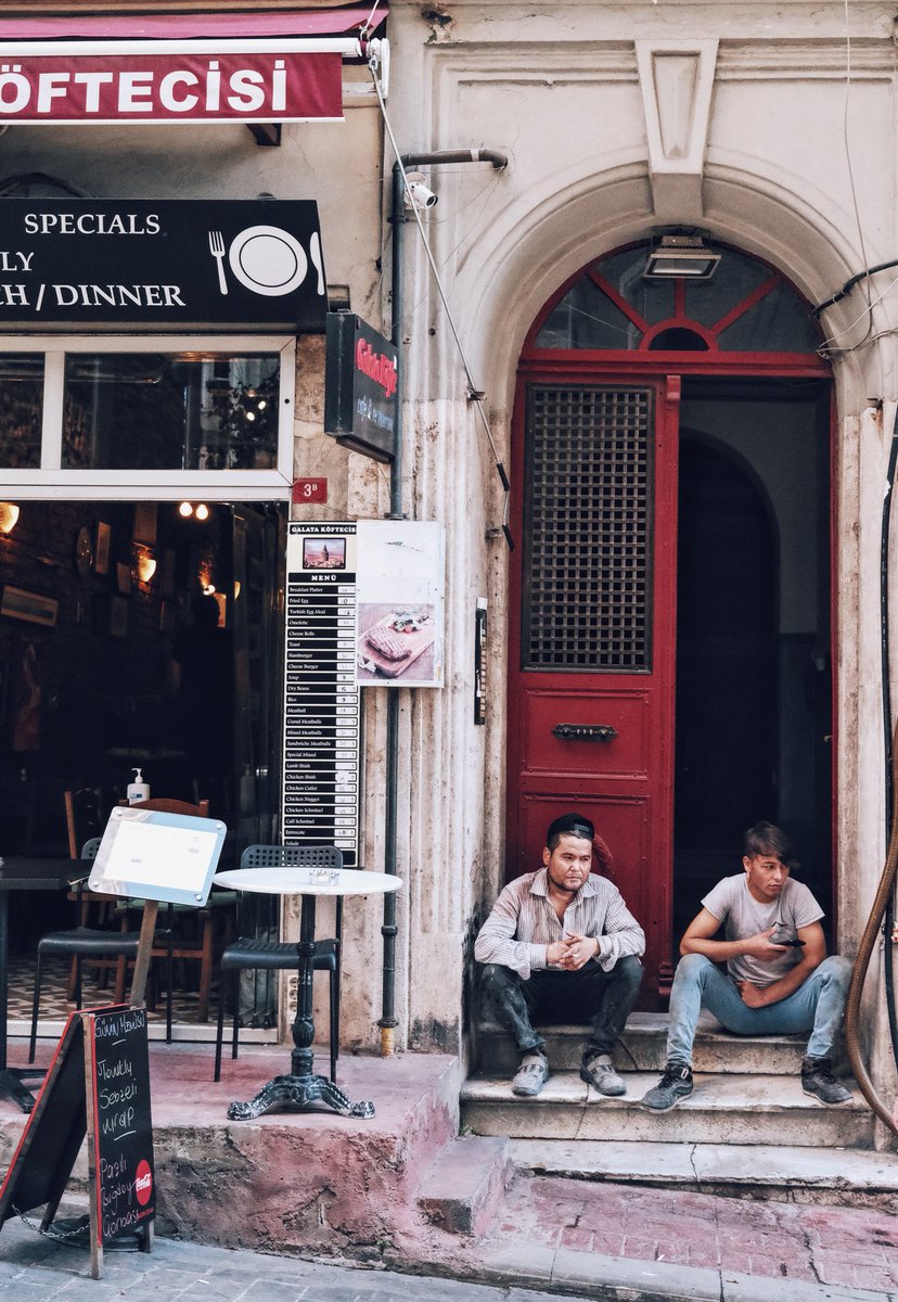 THREAD: 36 photos of my visit to Balat in Istanbul, Turkey, '20. I can't recommend this enough, colourful houses, cobbled streets, history & culture. Well worth a visit for photography and a great atmosphere. Please take your time in seeing all the photos, retweet if you like. 