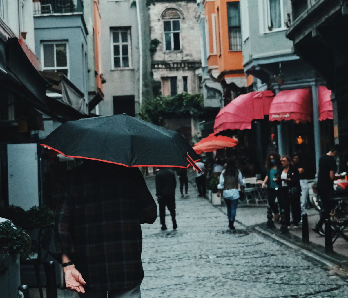 THREAD: 36 photos of my visit to Balat in Istanbul, Turkey, '20. I can't recommend this enough, colourful houses, cobbled streets, history & culture. Well worth a visit for photography and a great atmosphere. Please take your time in seeing all the photos, retweet if you like. 