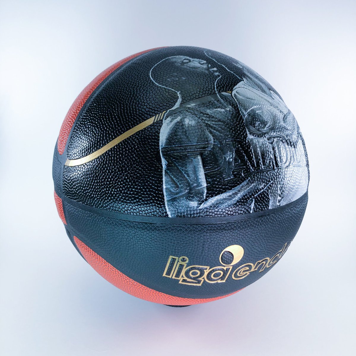 melonkicks's tweet photo. SPALDING.
LIGA ENDESA.
"Fernando vs. Audie"
#LEGENDS @ACBCOM
#melonkicks
#customball
#tarragoteam
#tarragosneakerscare
#vallejocolors
#alwaysvallejo
#spalding
#spaldingball
#ligaendesa
#fernandomartin
#audienorris
#realmadrid
#barça
#acb
#madeinalcobendas
#alcobendas https://t.co/9N5YRJTRgU