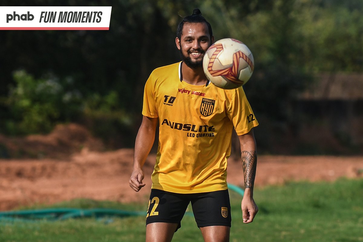 HydFCOfficial's tweet photo. 🤗Train as one and smile as one!

📽️ Presenting to you, #GetPhab 'Fun Moments' from our training today! 

We caught our players sharing a few lighthearted moments and we hope it brings a smile on your face as well!

#FitnessMadeFun #PhabFunMoments #HyderabadFC 💛🖤 https://t.co/Coj1UL2na0