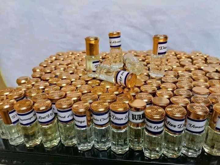 93Decency's tweet photo. Do you have plans of starting a PERFUME OIL BUSINESS. Are you looking for a trusted supplier/oil❓
👌 purely undiluted&amp;unadulterated 
👉tested and trusted💯 
💁 WHOLESALE PRICE LIST:
👉3ml - 300 
👉6ml - 600 
👉8ml - 800 
Whatsapp 07040292531
Location: Lagos
Delivery: Nation wide https://t.co/fJP3RRi8BY