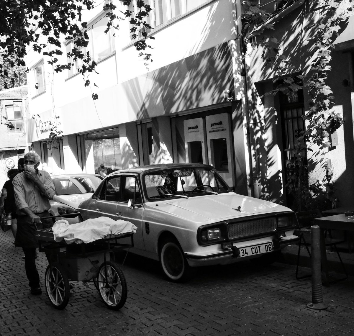 THREAD: 36 photos of my visit to Balat in Istanbul, Turkey, '20. I can't recommend this enough, colourful houses, cobbled streets, history & culture. Well worth a visit for photography and a great atmosphere. Please take your time in seeing all the photos, retweet if you like. 