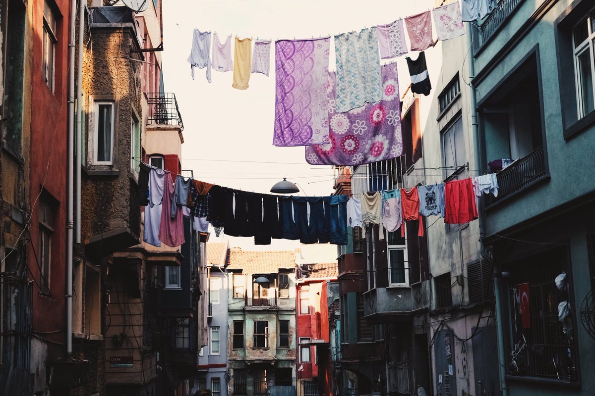 THREAD: 36 photos of my visit to Balat in Istanbul, Turkey, '20. I can't recommend this enough, colourful houses, cobbled streets, history & culture. Well worth a visit for photography and a great atmosphere. Please take your time in seeing all the photos, retweet if you like. 