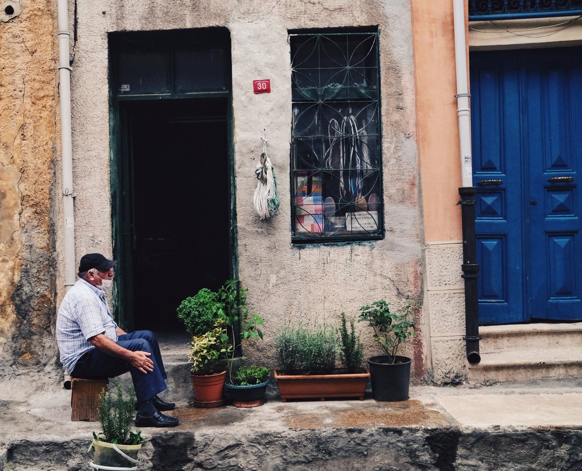 THREAD: 36 photos of my visit to Balat in Istanbul, Turkey, '20. I can't recommend this enough, colourful houses, cobbled streets, history & culture. Well worth a visit for photography and a great atmosphere. Please take your time in seeing all the photos, retweet if you like. 