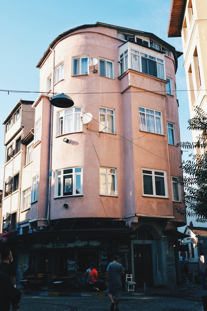 THREAD: 36 photos of my visit to Balat in Istanbul, Turkey, '20. I can't recommend this enough, colourful houses, cobbled streets, history & culture. Well worth a visit for photography and a great atmosphere. Please take your time in seeing all the photos, retweet if you like. 