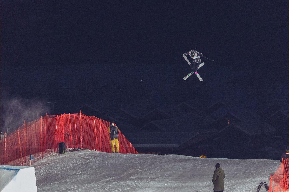 MonsterEnergyLT's tweet photo. Nebloga metų pradžia #MonsterEnergy atletams Big Air World Cup season-opener renginyje! 🏆
Sveikiname⛷🥇Giulia Tanno ir Birk Ruud iškovojus auksą, o @SvenThorgren sveikiname iškovojus sidabro medalį! 🏂🥈

#Snowboard #Snowboarding #Ski #Skiing #Mountains #Winter https://t.co/SaWv9qGzry