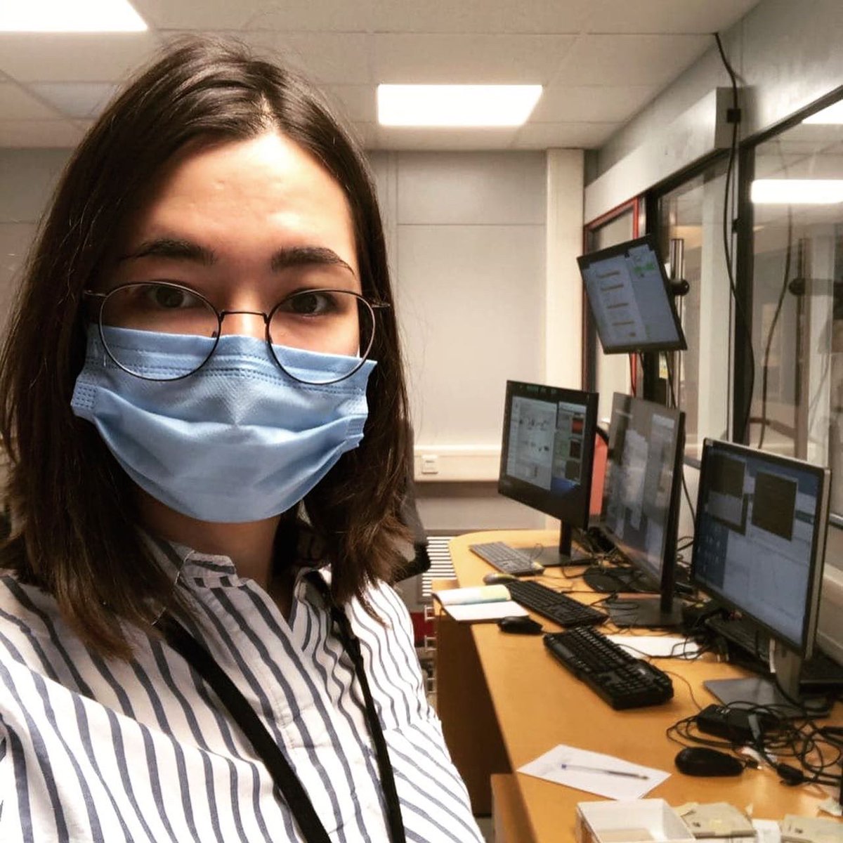 mgsafe_eu's tweet photo. Update from #MgSafe:
(1) Florian Wieland (@HZG_de) and @KamilaIskhakova performed a SAXS/WAXS study at the P12 BioSAXS beamline (EMBL) @desynews. They studied the collagen orientation in bone explants with @MaryamRahmati4 and @Biomat_UIO from @UniOslo, who prepared the samples. https://t.co/inaPCGXr6R