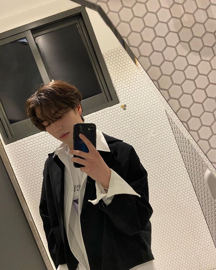 2.Fasya              Yugyeom20                23165cm             182cmScorpio            Scorpio27 oct             17 nov