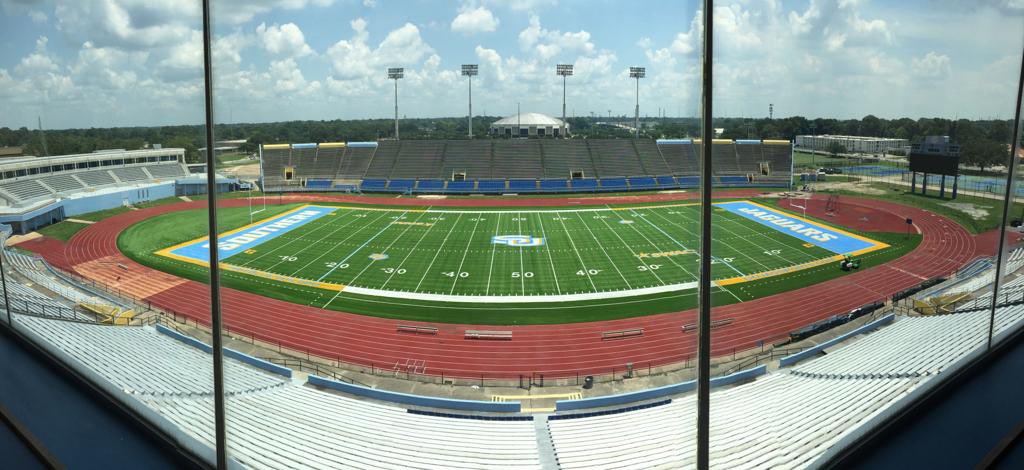 _KensonTate2_'s tweet photo. Extremely blessed to receive an offer from, my parents’ Alumni, Southern University💙💛 @coach_freddie @ZHSTrackField https://t.co/TrbMznm5QA