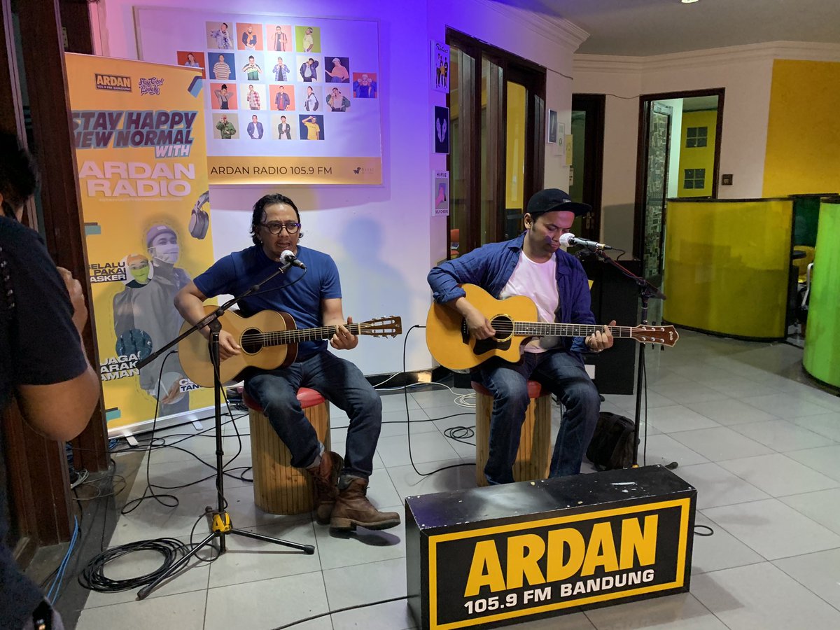 stay tune terus di 105,9 <a href="/ardanradio/">ARDAN RADIO 105.9 FM</a> di ardan ngejamz ... sekarang