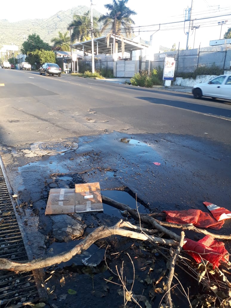 adonisrodriguez's tweet photo. @ANDASV fotografías de la carcava en formación de la Juan Pablo II entre Blvd Constitución y la 75 Av Nte https://t.co/zwCM0L0sIP