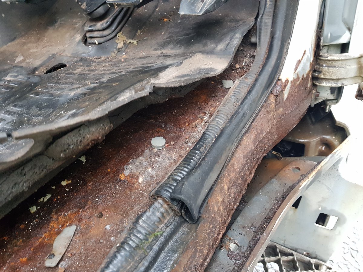 The commercial vehicle unit intercepted this truck from the UK today for being in an undriveable condition. Upon closer inspection Gardaí noticed that the floor had began rotting and rust holes had formed all over the vehicle. The car was seized and court proceedings to follow.