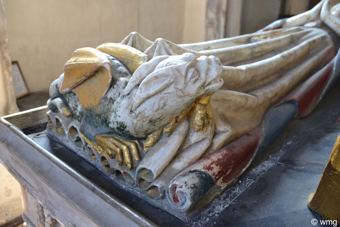 pacoulmag's tweet photo. Impressive winged dragon (or wyvern) with golden paws at the feet of Lady Joan, Bardolph monument
St Mary, Dennington #Suffolk
#ImaginaryAnimals #AnimalsInChurchesHour https://t.co/xMg9lO7ICA