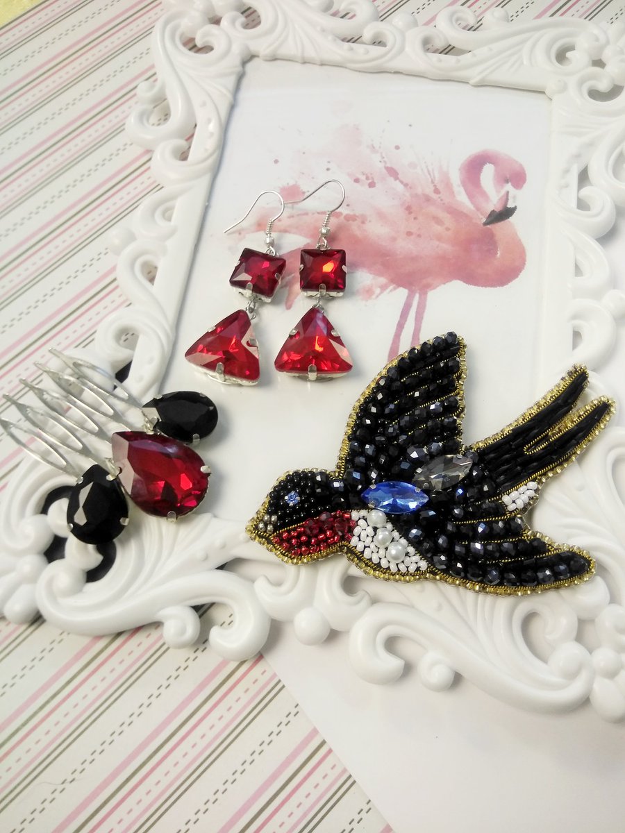 Katrine_Shadow's tweet photo. Jewelry set one of the best gift on Valentine's Day π
More brooches, combs, earrings on my Etsy shop π
Link in bio ποΈ
#crystalcomb #embroideredbrooch #redearrings #crystalearrings #redblack #blackbrooch #valentinegifts #redblackcomb #etsysale #etsystore #etsyshop #etsy https://t.co/mRECgxucAp