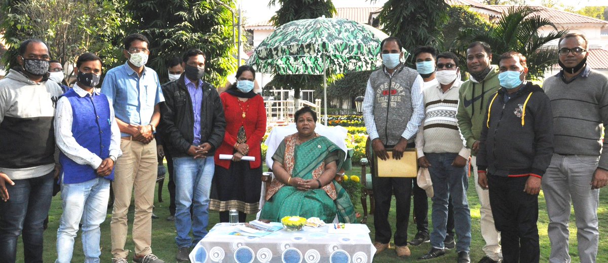 राज्यपाल सुश्री अनुसुईया उइके ने सहायक प्राध्यापक परीक्षा के अभ्यर्थी प्रतिनिधिमण्डल से मुलाक़ात की  एवं उनकी समस्याओं को सुना और शासन स्तर पर समाधान करने का आश्वासन दिया।(1/2)