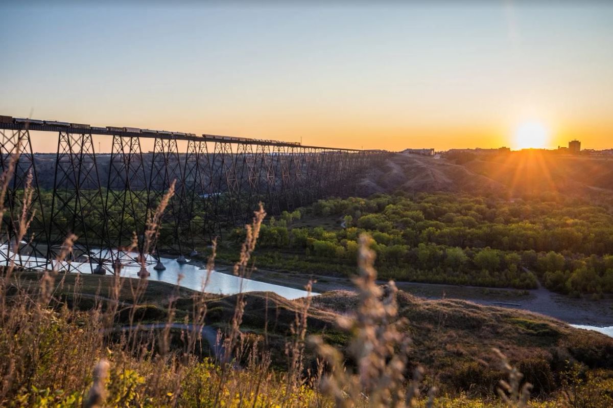 VisitLethbridge's tweet photo. #whYQL?
Because it is home to one of the largest urban park systems in North America. Lethbridge is intersected by the Oldman River and unique coulee formations, the valley of which has been turned into over 1,800 acres of protected land.
#VisitLethbridge https://t.co/J3eDaSG50N