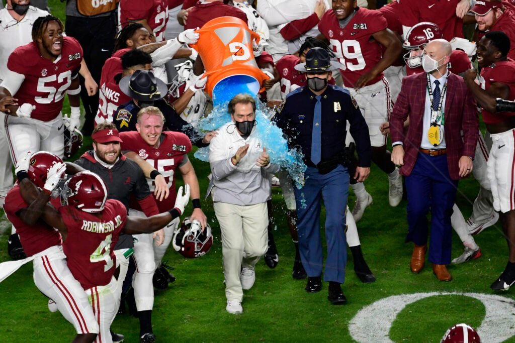 splittinups's tweet image. On today’s episode, we recap what happened on #SuperWildCard weekend and we look ahead at the #Divisonal round matchups. Then, we crown #RollTide as #NationalChampionship  winners!🥇Check it out ⬇️
Apple: podcasts.apple.com/us/podcast/spl…
Spotify: open.spotify.com/episode/0wgBfo…