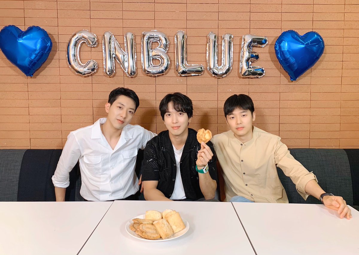 heerang14's tweet photo. 11살이던나는22살이되었다.
#11년된_스토리_고마워_씨엔블루
#과거현재미래_씨엔블루와_함께
내10대를함께해서행복했어요.
앞으로도계속함께해요❣️ https://t.co/e6ggcU7CaB