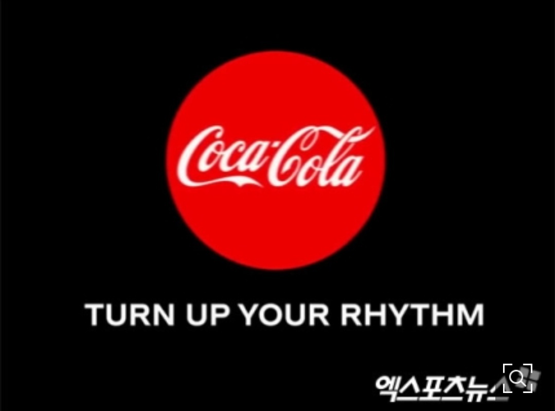 BTSquadPress's tweet photo. [INFO]📰

K-Media informa que según un funcionario de Coca-Cola, @BTS_twt ha firmado un contrato global con la marca y ha participado en la campaña cantando el comercial oficial. Este ya se lanzó por primera vez en Indonesia y se introducirá en otros países más adelante [...] https://t.co/7dV5X2ruct