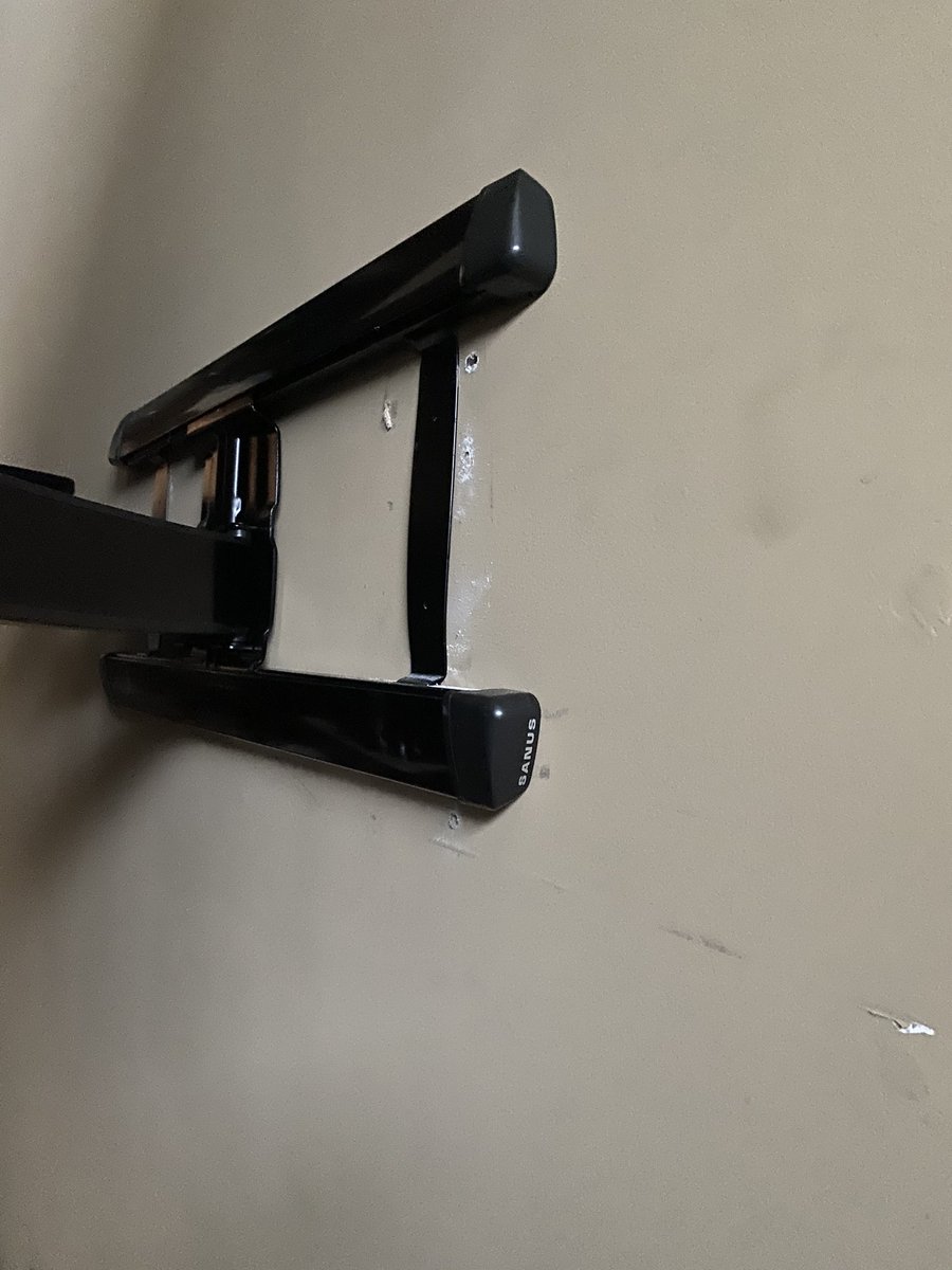 Nikki_Forman's tweet photo. @BestBuy @BestBuySupport I never thought I would submit a complaint publicly, but I’ve run out of options having attempted to utilize all the systems you put in place. I simply want a solution to this issue and a conversation with someone who can actually do something. https://t.co/atUOLpkYcT