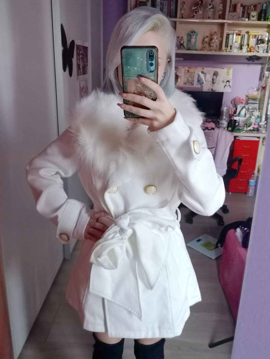 hydrangeawitch's tweet photo. feeling myself wearing my new coat
thank you @YumeHachiii https://t.co/Uoa19g90b2