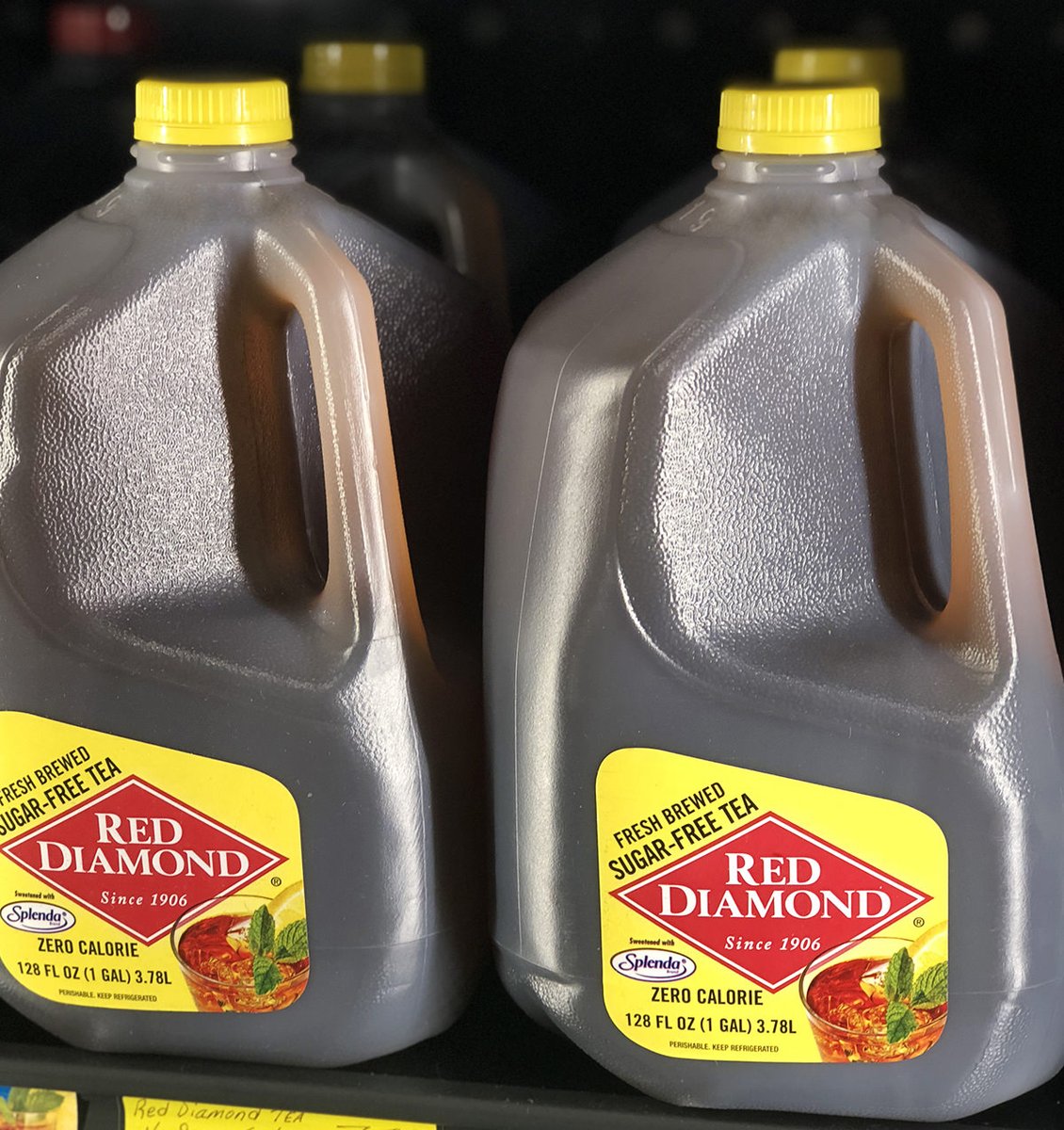 RedDiamond's tweet photo. Yellow looks pretty good on us, huh? https://t.co/4caPVVAivD