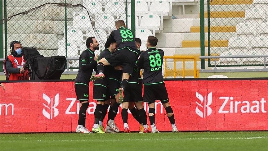Ziraat Türkiye Kupası son 16 turunda İttifak Holding Konyaspor, Gaziantep FK'yi 2-1 yenerek çeyrek finale yükseldi https://t.co/80dMZFOwB5 https://t.co/7k2lbzSPLi
