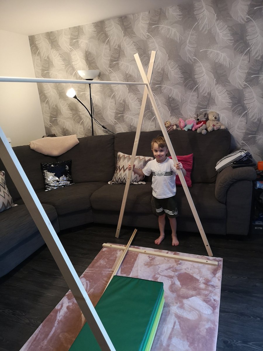 Mabbs83's tweet photo. @Hadrian_Park @CommandoJoes All set up for indoor camping with their homemade tent.. https://t.co/L2isjq4NXS