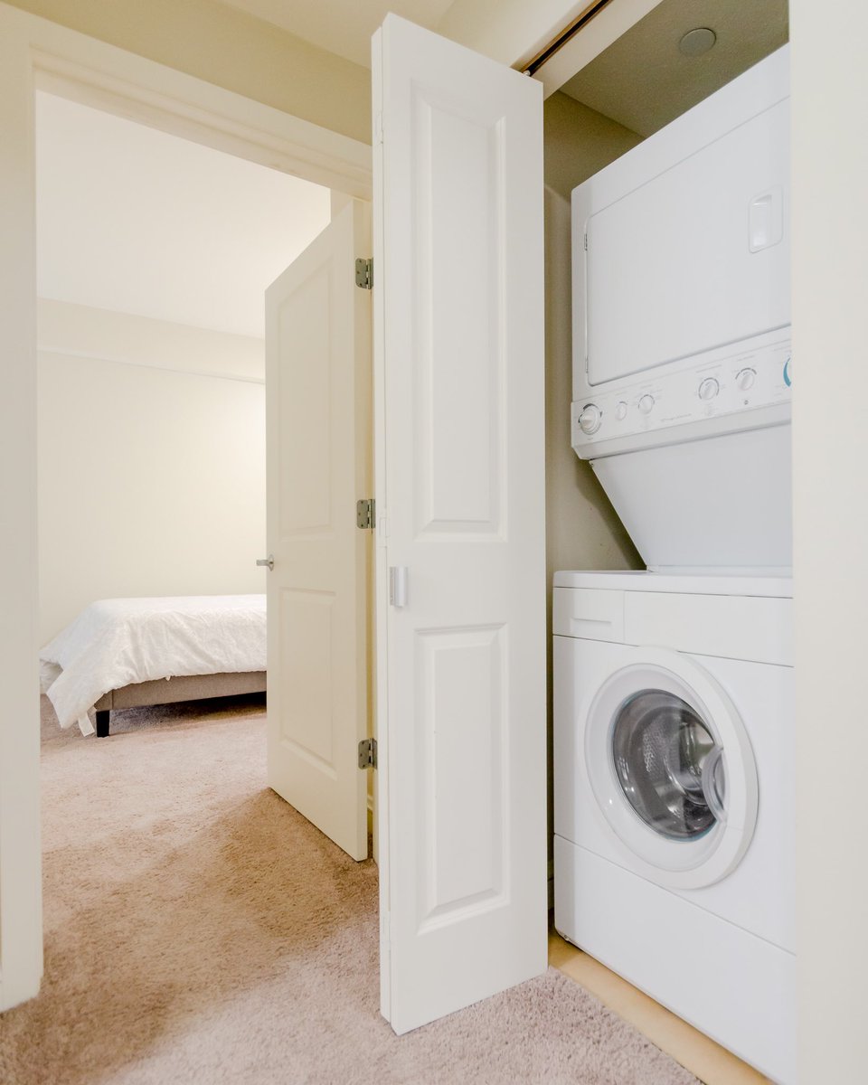 ParkLaneCLE's tweet photo. PLV offers in-suite washer and dryer so you don’t have to share or save up those coins! https://t.co/XLjRmJYTUS