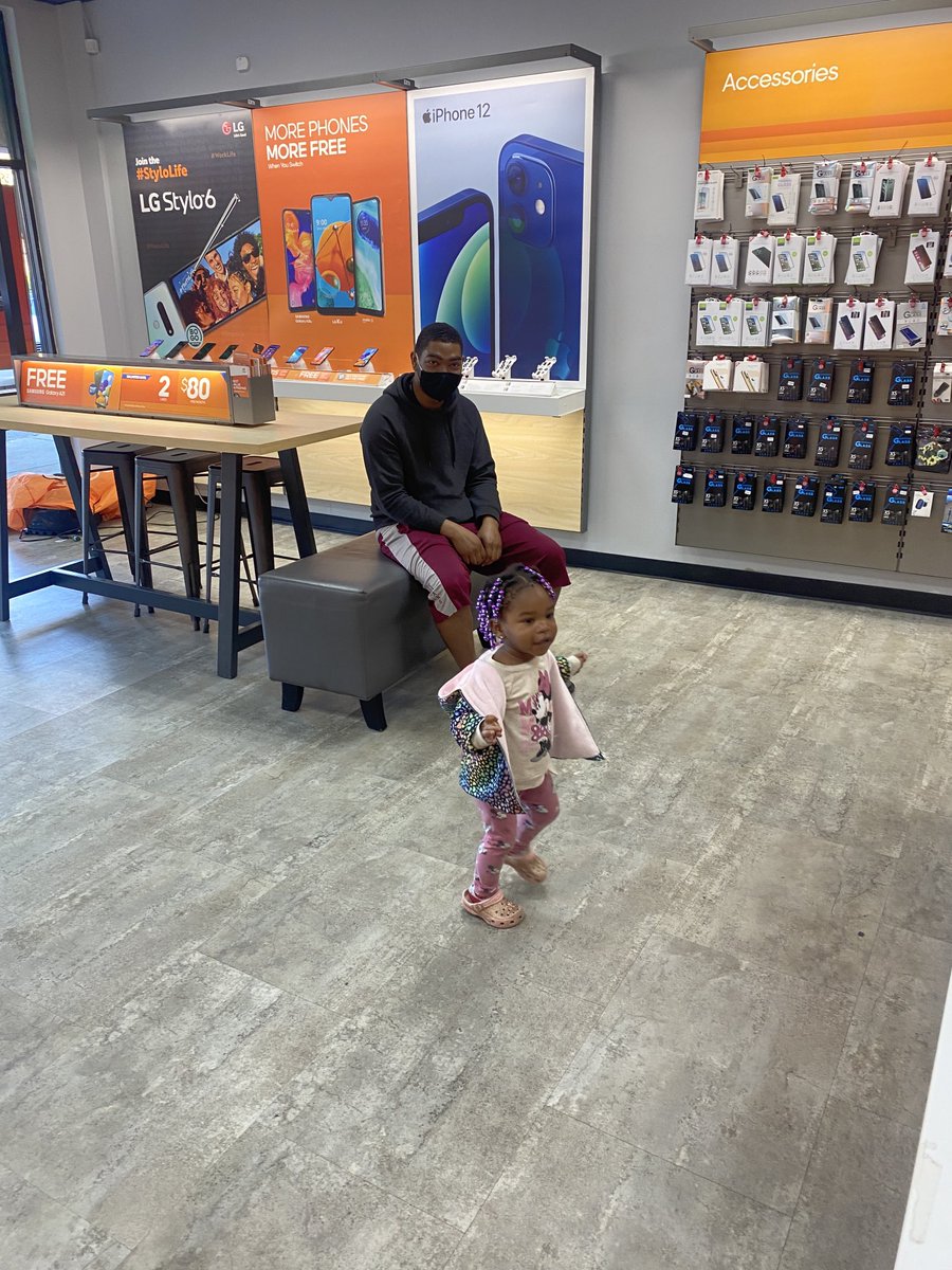 BoostJeff's tweet image. She is happy they are getting nee phones! ⁦@mstockton_dish⁩