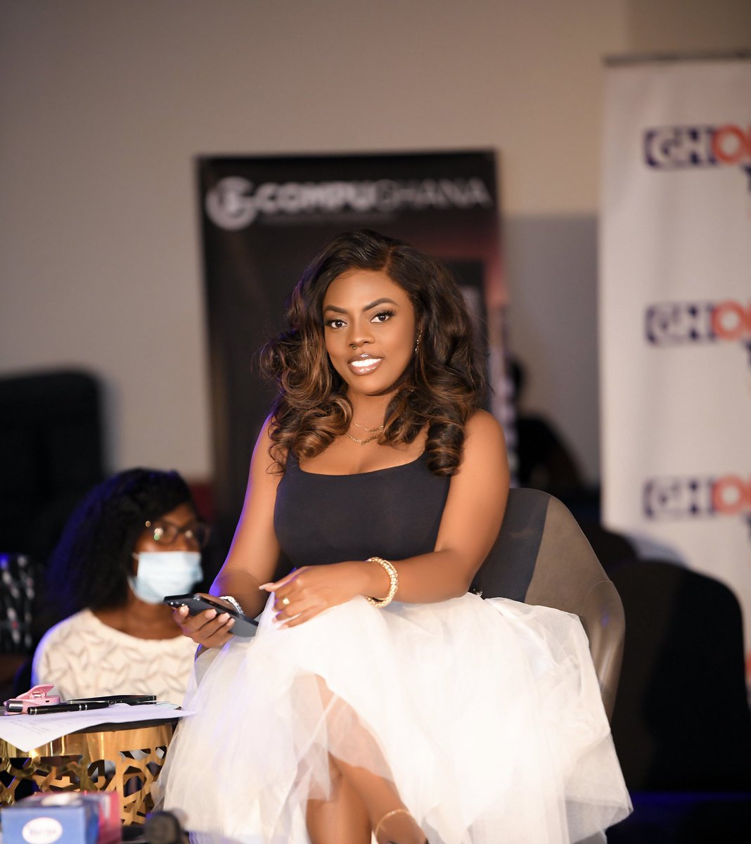 thenanaaba tweet picture