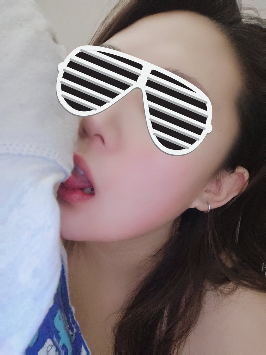 liuxinya8's tweet photo. 今天调教一个狼狗，调教完了没想到被反操了？？哎，狼狗不好惹，屁股被打红，丝袜也被撕了，但是狼狗的内裤好好闻，我这是要被扳弯了？？？#调教  #重口味 #味道  #抽打 #淫荡 #女尊男卑  #男奴 #女奴 #SM  #字母圈 https://t.co/VSpiZjcXtg