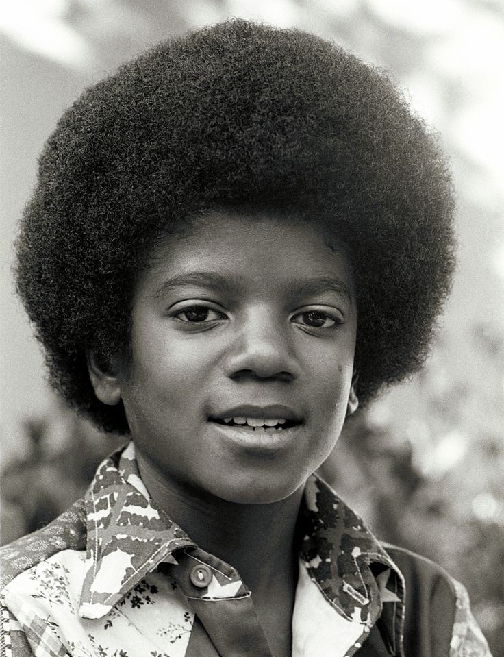 Michael Jackson salvou a indústria musical de um colapso com seu álbum Thriller, trouxe audiência para a MTV, pavimentou o caminho do Pop atual, pavimentou o caminho da filantropia de artistas atuais, revolucionou o entretenimento e tudo isso em uma época racista.