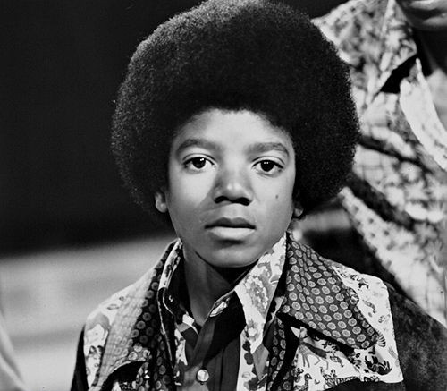 Michael Jackson salvou a indústria musical de um colapso com seu álbum Thriller, trouxe audiência para a MTV, pavimentou o caminho do Pop atual, pavimentou o caminho da filantropia de artistas atuais, revolucionou o entretenimento e tudo isso em uma época racista.