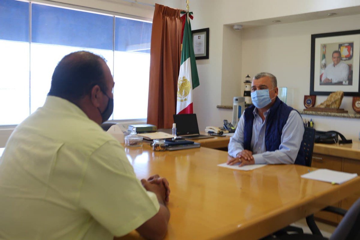 jlopezsotobcs's tweet photo. Esta mañana, me reuní con el representante de los Prestadores de Servicio de Pesca Deportiva de #LaPaz, Jorge Osuna Tamez, para analizar las condiciones e infraestructura que permitan que sus representados realicen sus actividades diarias. #SomosAPIBCS https://t.co/rW83xWURVx