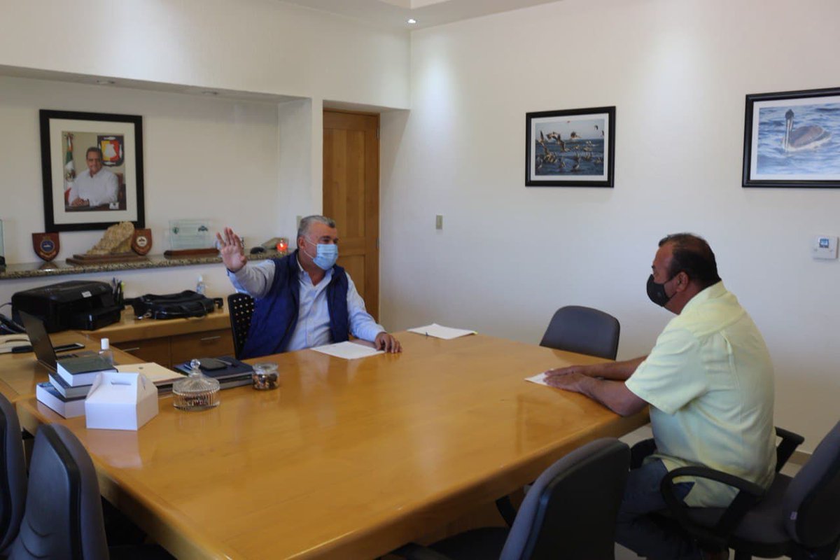 jlopezsotobcs's tweet photo. Esta mañana, me reuní con el representante de los Prestadores de Servicio de Pesca Deportiva de #LaPaz, Jorge Osuna Tamez, para analizar las condiciones e infraestructura que permitan que sus representados realicen sus actividades diarias. #SomosAPIBCS https://t.co/rW83xWURVx