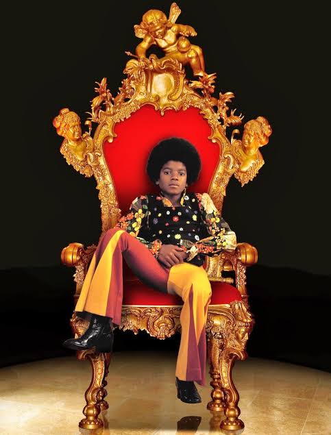 O título de Rei do pop não é passado de artista pra artista. Há somente um, e sempre será do Michael Jackson, o primeiro Rei negro.Fim da thread.