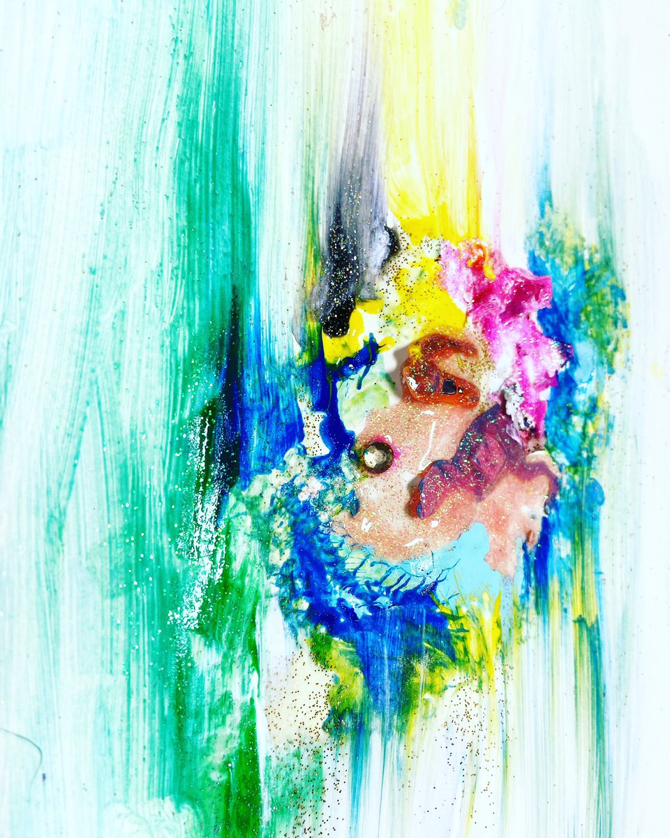 cest_services's tweet photo. I created this image on Monday around feeling trapped and lost, if you look closely hopefully you can see some dinosaurs. Yet my husband saw the image and saw a woman. #lockdowntherapy #lockdownart #lockdowntherapist #virtualtherapy #arttherapy #processimage #reflections #process https://t.co/ULZii2RTJK