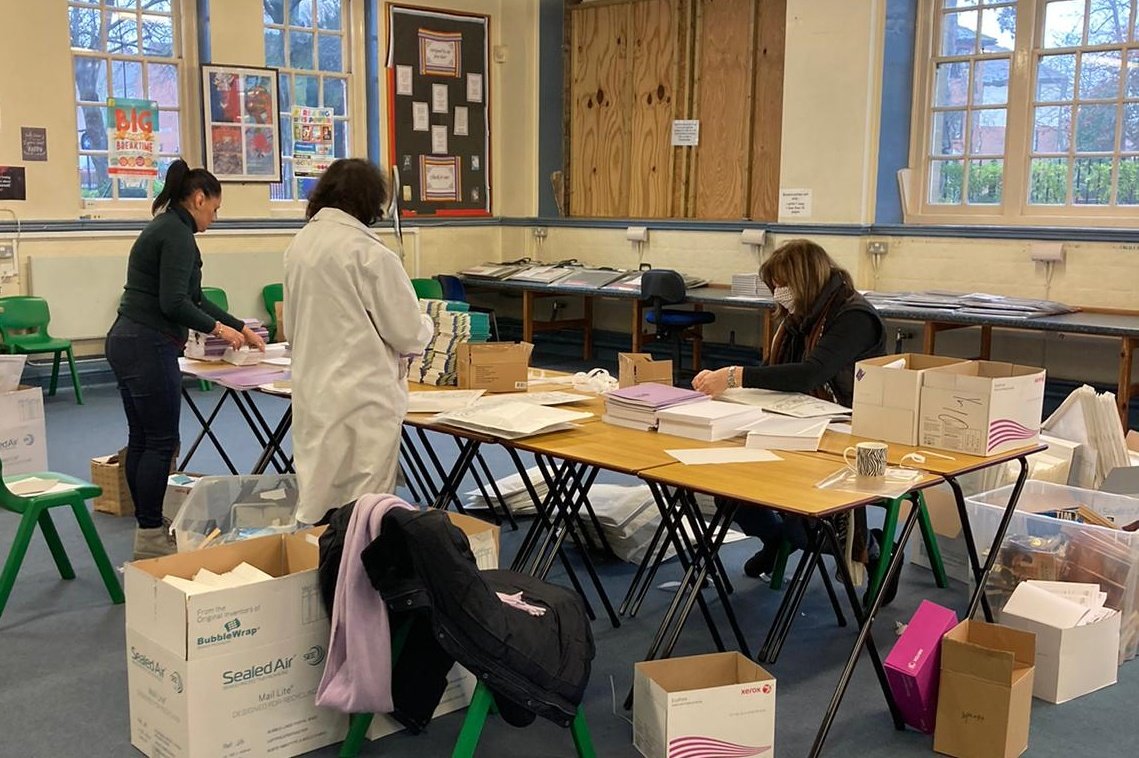KevPatel007's tweet photo. Our lovely suppourt staff @HHSWeb @HHS6th are working so hard at the moment getting together a bumper pack of resources to keep our students learning from home. Every student will receive a package from the school over the next week. #ExcellentLearning #ExcellentCare https://t.co/YlXIy1CZax